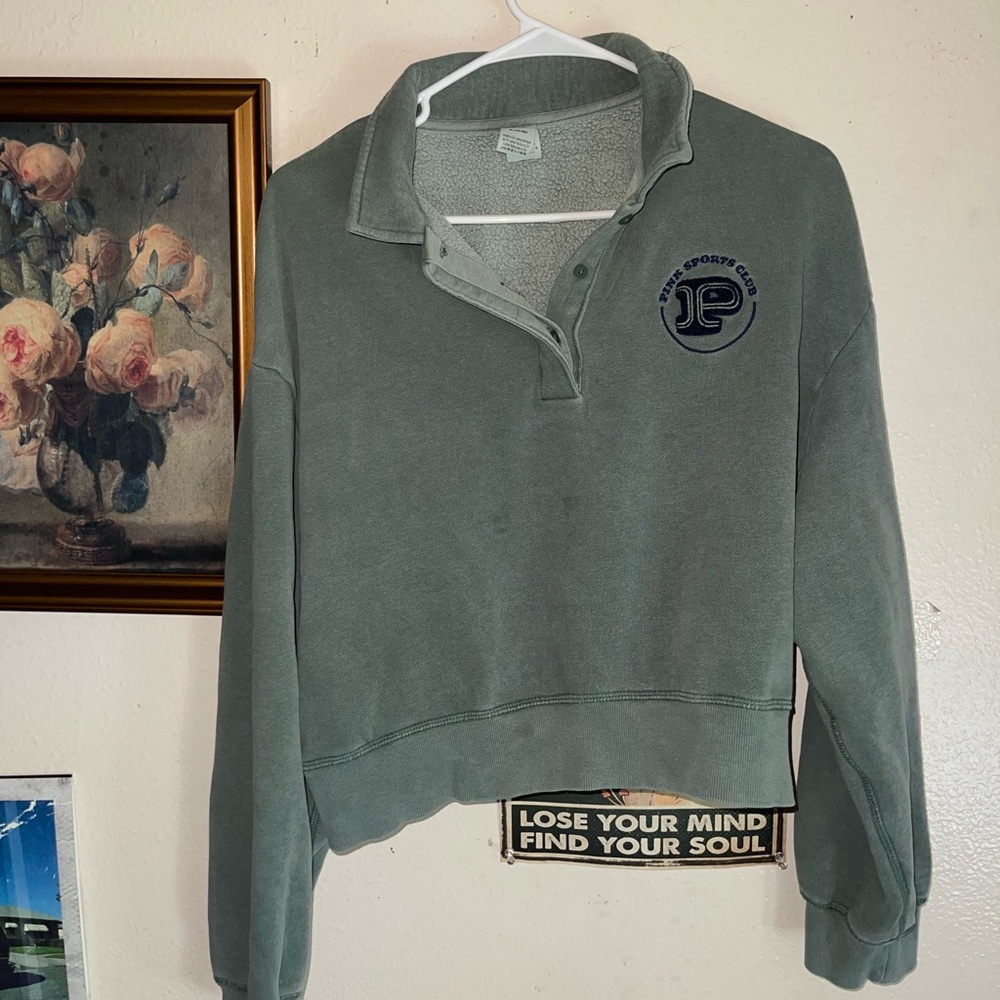 Green button long sleeve shirt